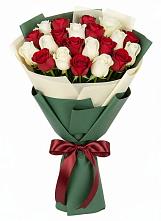 Букет Микс из красных и белых роз в Жигалово