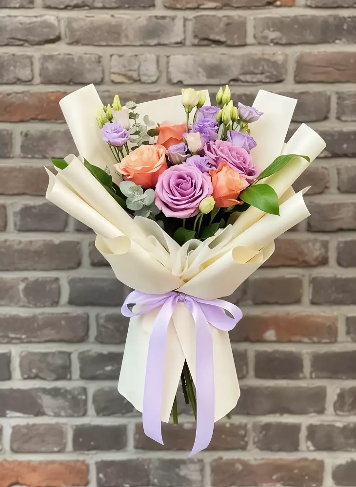 Букет цветов из: Лизиантусы и Розы в Жигалово