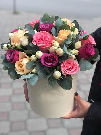 Цветочная композиция из Розы в шляпной коробке в Жигалово