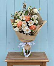 Букет цветов из:  Альстромерии, Лизиантусы, Розы и Хризантемы #REPLACE_PRED# Жигалово