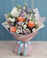 Букет цветов из:  Лизиантусы, Розы, Альстромерии и Гипсофила в Жигалово