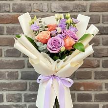 Букет цветов из:  Лизиантусы и Розы в Жигалово