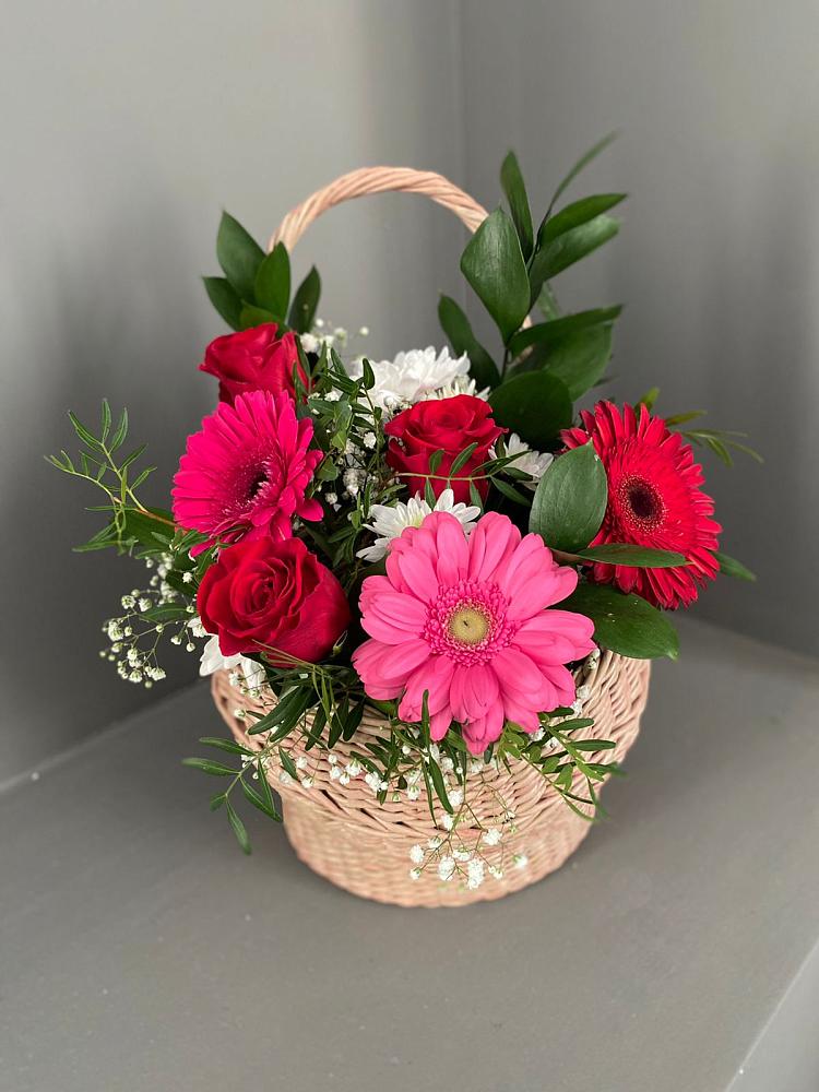 Цветочная композиция из Розы, Хризантемы и Герберы в корзине в Жигалово