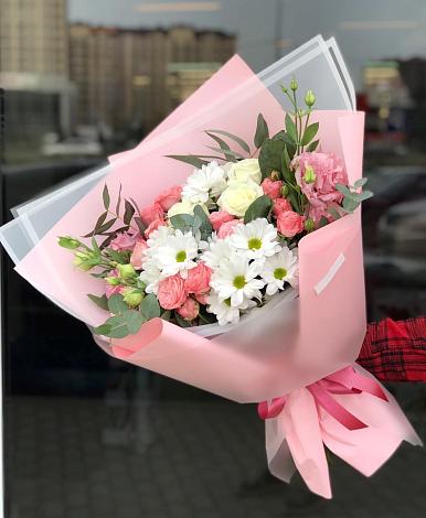 Букет цветов из: Розы, Лизиантусы и Хризантемы в Жигалово